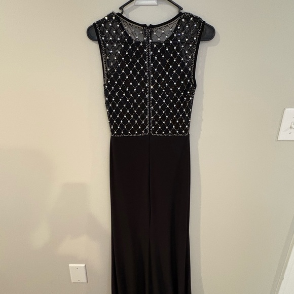 Chic Black Maxi Dress with Embellished Shoulders - Picture 4 of 6
